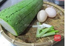 蛋燥丝瓜的做法图解1