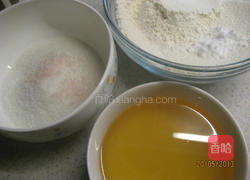 养生桂圆核桃蛋糕的做法图解1