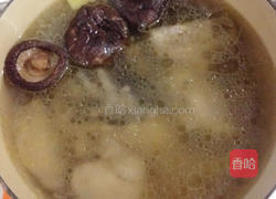 栗子山药鸡汤的做法图解2