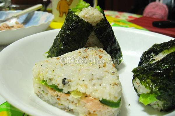 鲑鱼三角饭团