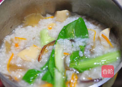 牛奶鱼翅鲍鱼粥的做法图解7