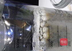 黑芝麻核桃豆浆的做法图解3