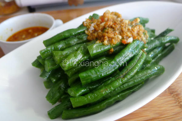 长扁豆佐鱼卵辣椒