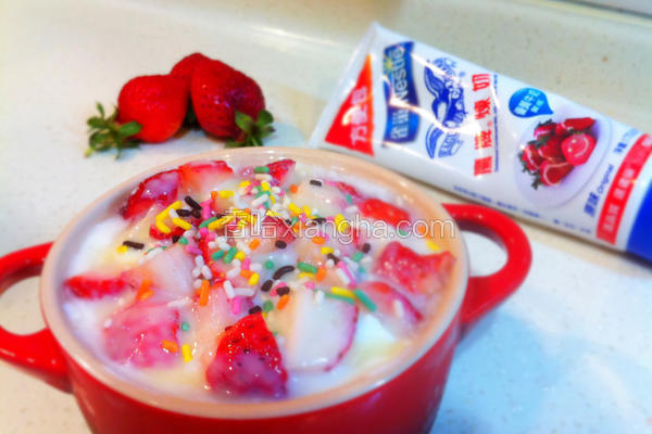 草莓炼奶酸奶
