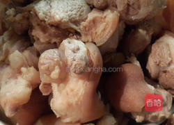 卤猪脚的做法图解1