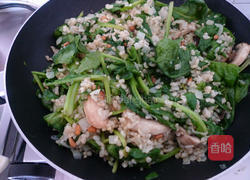 松子蘑菇菠菜饭的做法图解11