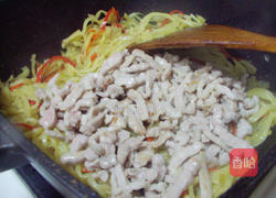 榨菜炒肉丝的做法图解5