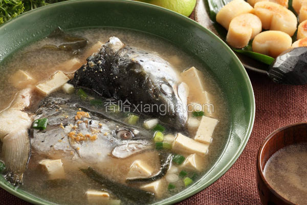 日式鲑鱼头味噌汤