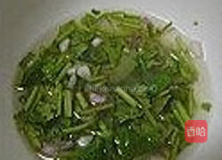 凉拌荷包蛋的做法图解2