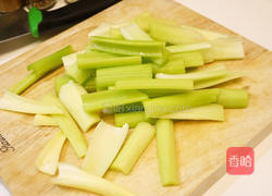 凉拌西洋芹的做法图解1