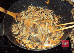 金针菇腐皮卷的做法图解2