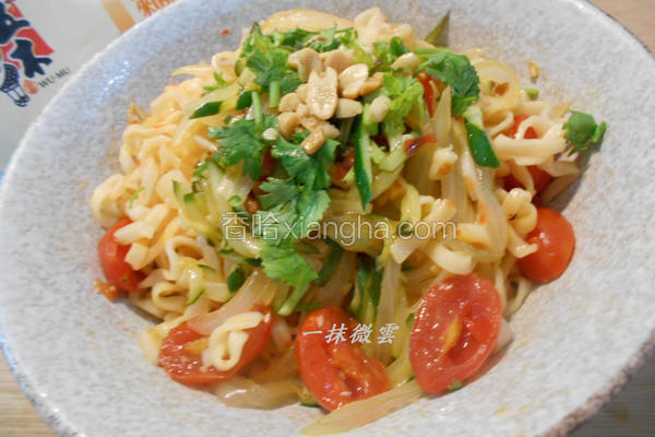 泰式酸辣炒面