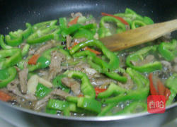 豆鼓青椒炒牛肉的做法图解3
