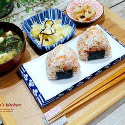 鲑鱼三角饭团的做法[图]