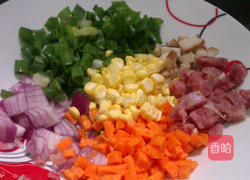 缤纷炒饭的做法图解1