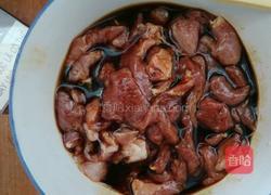 番茄酱炒肉的做法图解1