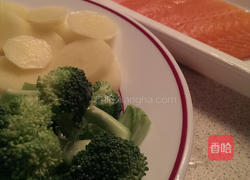 鲑鱼餐的做法图解1