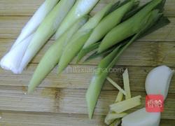 兔肉闷萝卜的做法图解1