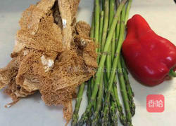 芦笋烩竹荪的做法图解1