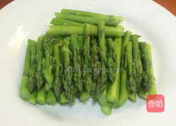 芦笋烩竹荪的做法图解2