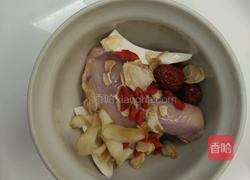 泡参炖鸡汤的做法图解2