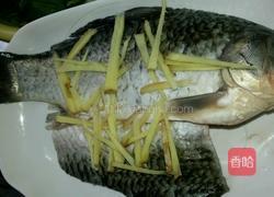 剁椒鲫鱼的做法图解1