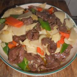 酸笋炒牛肉的做法[图]