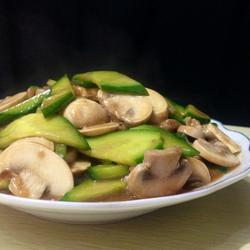 蘑菇炒瓜片的做法[图]