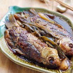 葱熇小鲫鱼的做法[图]