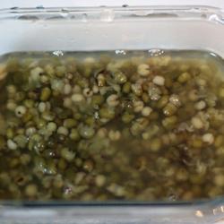 绿豆薏仁汤的做法[图]