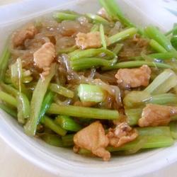 芹菜炒粉的做法[图]