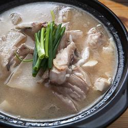 酸笋鱼头汤的做法[图]