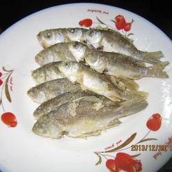 油炸小鲫鱼的做法[图]