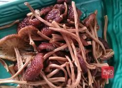 茶树菇炒瘦肉的做法图解1