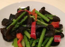 芦笋炒黑木耳的做法图解3