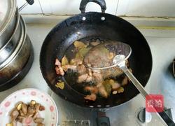 油炸香叶白芷猪肉的做法图解2
