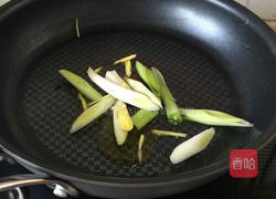 秋葵炒木耳的做法图解2