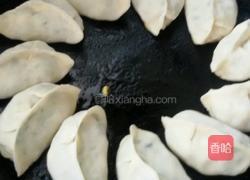 四鲜水晶煎饺。的做法图解12