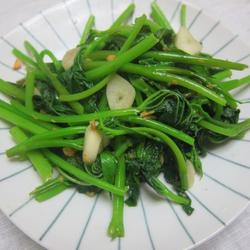 蒜酥炒地瓜叶的做法[图]