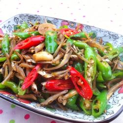 糯米椒炒小鱼干的做法[图]
