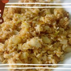 黄金泡菜鲔鱼炒饭的做法[图]