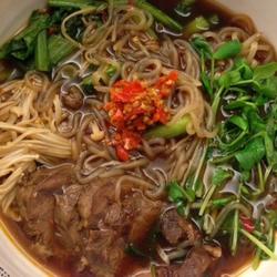 豌豆苗牛肉汤面的做法[图]