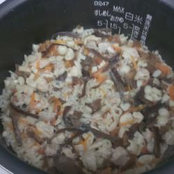 鸡肉菇菇炊饭的做法[图]