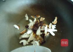 韭菜香菇米粉汤的做法图解4