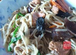 黑蒜什锦炒面的做法图解5