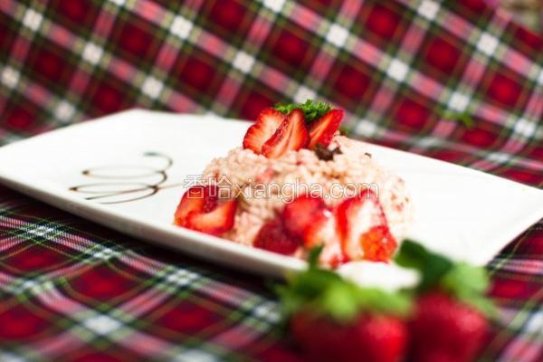 春季草莓培根炖饭