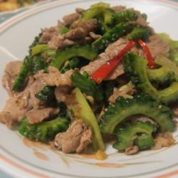 苦瓜炒肉片的做法[图]