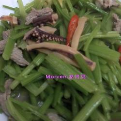 鱿鱼拌炒香芹的做法[图]