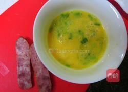 香肠海苔蛋卷的做法图解2