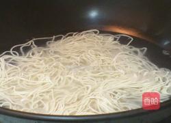 黑蒜什锦炒面的做法图解1